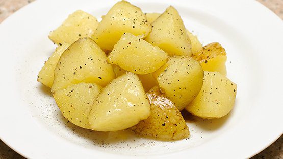 Te damos un secreto para que las papas hervidas no se deshagan.